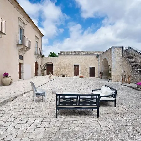 Scifazzo, Typisch Sizilianische Mit Swimmingpool * Ragusa